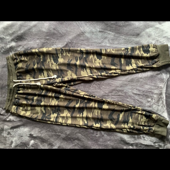 Women’s camo jogger sweats size large - Picture 7 of 7